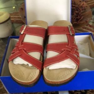 White Mountain NWT in box sandal in a rust color